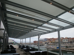 Marquesina con vidrio y toldo