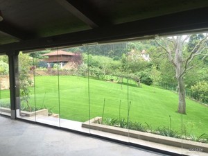 Instalacion de cortina de cristal sin perfiles verticales