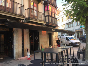 Toldo con faldon iluminado