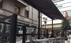 Terraza con mamparas fijas