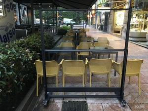 Terraza con mampara movil, kit de rodadura. La Mallorquina