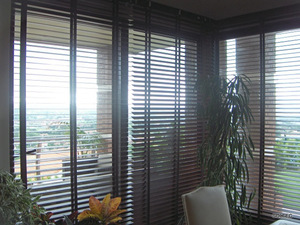 Veneciana de madera. Cortinas en Asturias