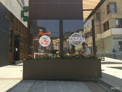 Terraza con mampara fija. Sidreria La Montera