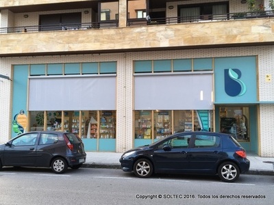 Toldos verticales en Gijon.- Parafarmacia Viesques