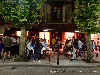 Toldo en Cantabria, faldon iluminado.- Rose