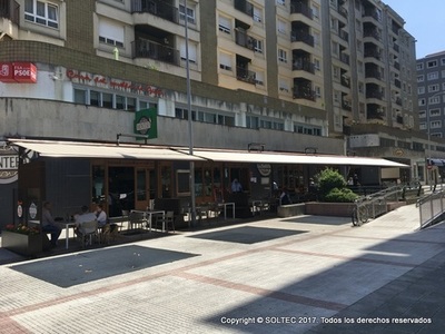 Terraza con toldos telescopicos en Gijon.- Sidreria La Montera